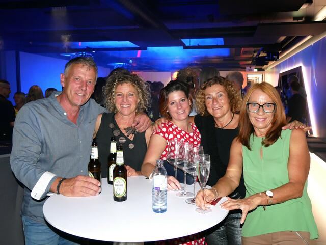 Richard, Andrea, Sandra, Annika und Gerlinde genossen den Abend in vollen Zügen. | Foto: LAURA PUTZ