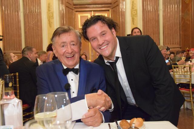 Thomas Tatzl war nur einer der vielen Gratulanten an diesem Abend. | Foto: Patricia Hillinger