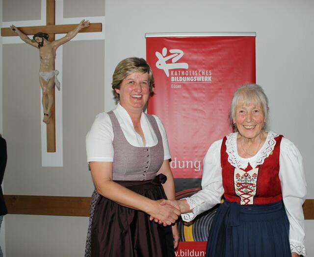 KBW Kössen: Vroni Braun (re.) übergibt die Leitung an Christine Walder-Moosmann. | Foto: Mühlberger