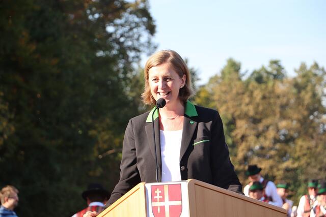 LR Barbara Eibinger-Miedl, selbst eine Bartholomäerin, hielt die Festrede | Foto: Edith Ertl