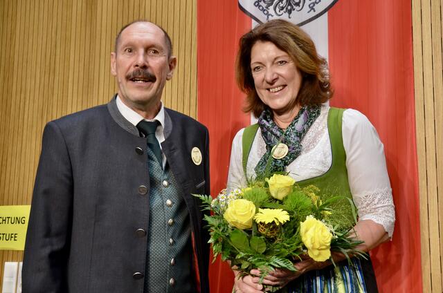 Bürgermeister Johannes Hennerfeind mit Bezirkshauptfrau Alexandra Grabner-Fritz | Foto: Elisabeth Peinsipp