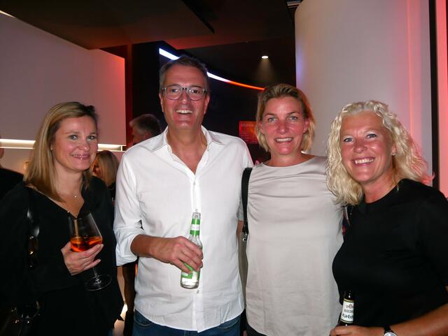 Heike, Günther, Tina und Ingrid trafen auf viele bekannte Gesichter. | Foto: LAURA PUTZ