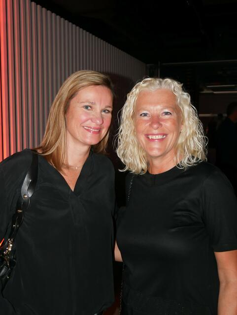 Heike und Ingrid freuten sich auf den Abend. | Foto: LAURA PUTZ