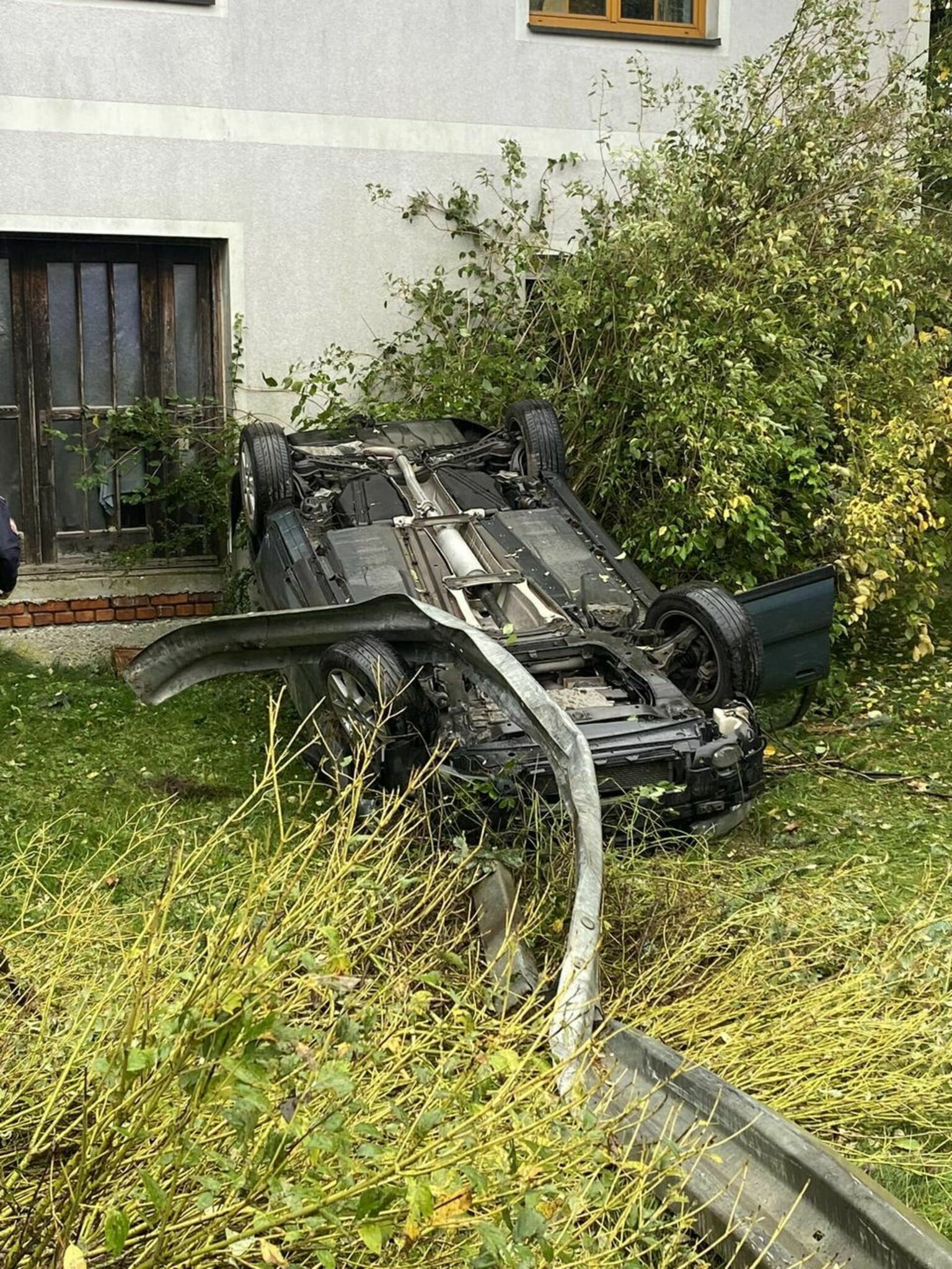 Unfall Aurolzmünster Auto überschlug sich und landete im Ried