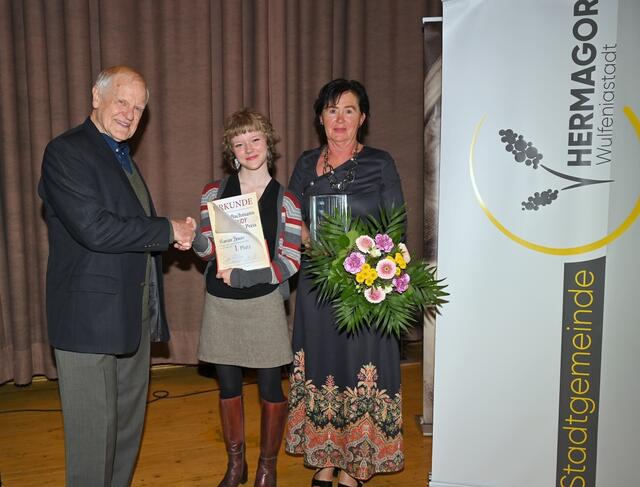 Siegerin Klarissa Brauer mit Heinz Bachmann und Präsidentin Irmi Janschitz | Foto: Hans Jost