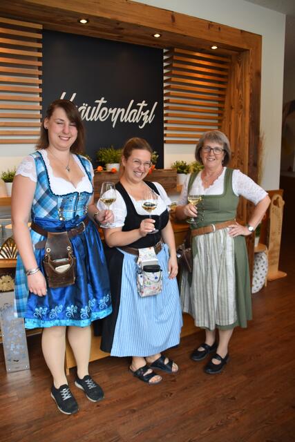 Michaela Rußwurm, Sabrina Stadler und Elfriede Sennfellner im Landgasthaus Stadler in Reinsberg