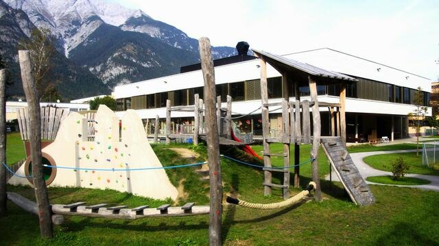 Ob im neuen Kindergarten in Völs West oder der wilden Natur des Waldkindergartens, in allen Völser Kindergärten können Elementarpädagog*innen ihre pädagogischen Konzepte entwickeln und umsetzen oder einfach daran mitarbeiten.  | Foto: Privat