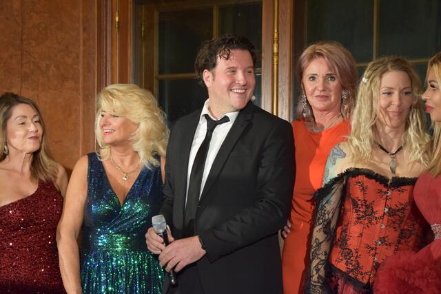 Bariton Thomas Tatzl sang ein Stück aus "Die lustige Witwe". | Foto: Patricia Hillinger