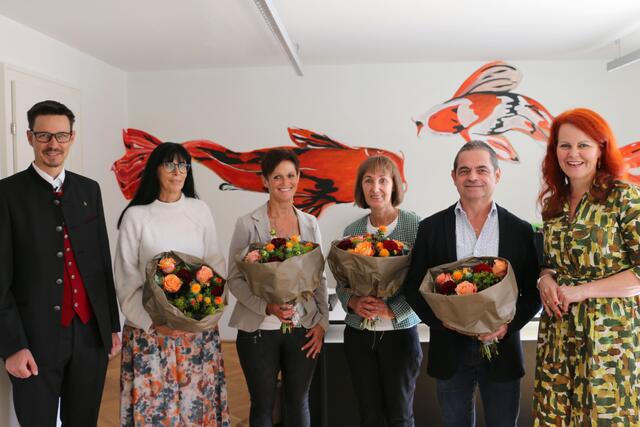Land und ARGE Tiroler Altenheime gratulierten den Ausgezeichneten (v.l.): Georg Berger (Obmann ARGE Altenheime), Martina Laner, Brigitte Jäger, Johanna Oberluggauer, Franz Moser und LRin Cornelia Hagele. | Foto: Land Tirol/Krepper