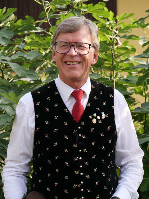„Herr Chordirektor“ Franz Buchleitner, wie ihn die Vereinsmitglieder liebevoll nennen, symbolisiert das Herzstück des Vereins.
 | Foto: MGV Poggersdorf