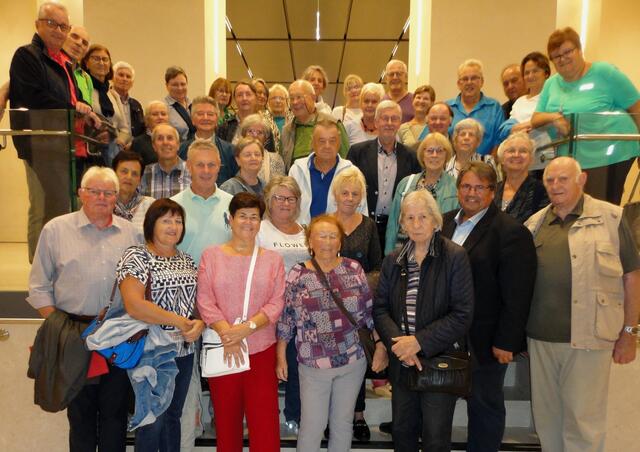 Die Frauentaler Pensionisten im Besucherzentrum, wo sie von NAbg. Josef (Beppo) Muchitsch persönlich empfangen und begrüßt wurden. 