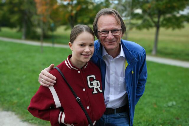 Bürgermeister Dieter Lang mit seiner Tochter. | Foto: BRS/Greinöcker