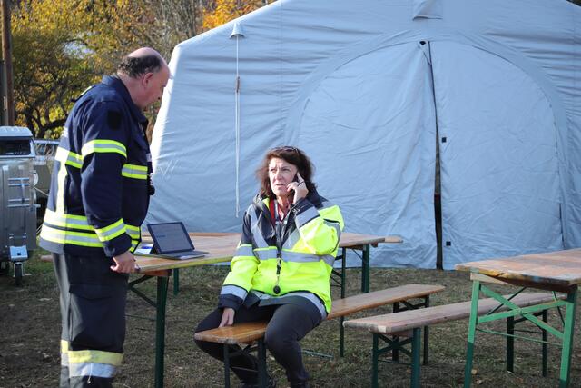 BH-Chefin Alexandrea Grabner-Fritz bei der Koordination beim Inferno am Mittagsstein. | Foto: Santrucek