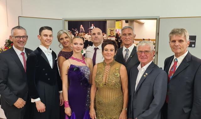 Martin Leonhardsberger, Alexander Schernthaner, Simone Hörmann, Hannah Gogg, Martin Jeschko, Eva und Bernhard Strasser, Gerhard Glinz. | Foto: Manker Tanzsportklub