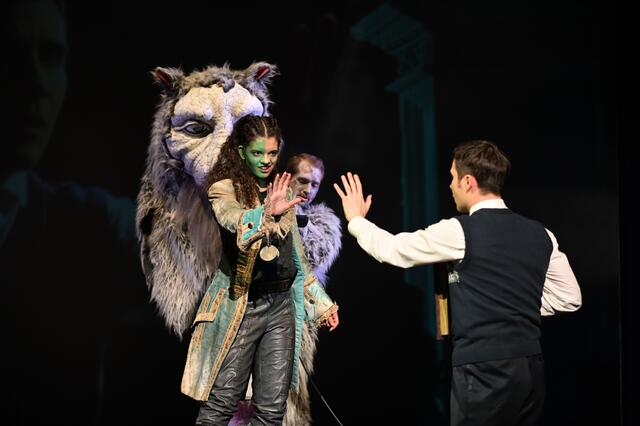 Von 21. bis 25. Juni 2023 brachte das Deutsche Theater München die Salzburger Inszenierung von Michael Endes „Die unendliche Geschichte“ (Regie: Carl Philip von Maldeghem) auf die Bühne. | Foto: SLT/Anna-Maria Löffelberger