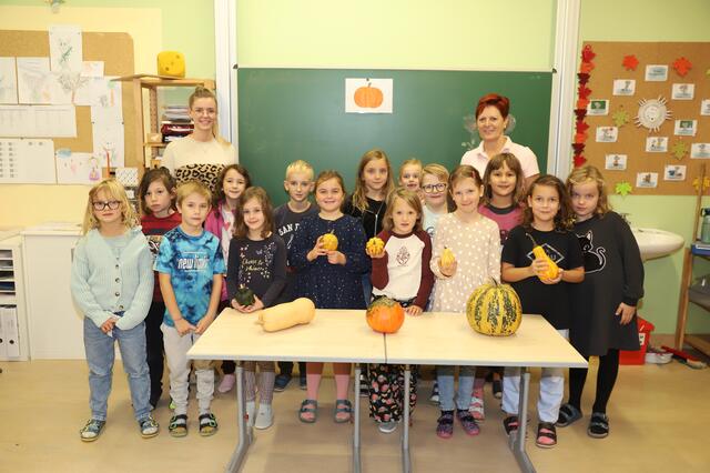 Die Safenauer Gemeindebäuerin Maria Teubl (r.) war in der de La TourSchule davinci Hartberg am Ökopark zu Gast | Foto: Alfred Mayer