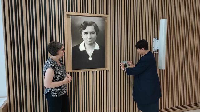 Ein Foto der Gründerin der CS Schwesterngemeinschaft, Hildegard Burjan, hängt in der neuen Kapelle. | Foto: Caritas Socialis