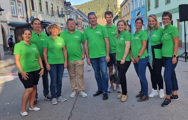 Silvia Panzenböck, Christian Leeb, Andreas Schubert, Christian Anzberger mit dem Arbeitskreis Klimabündnisgemeinde (v.l.) | Foto: Gemeinde Türnitz