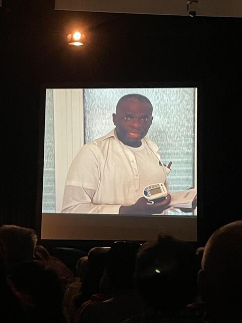 Pfleger Willi erschien auf der Leinwand. | Foto: Alexandra Goll