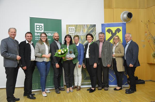 BB-Direktor Wolfgang Wallner, Jungbauern-Landesobmann Landwirtschaftskammerrat Christian Lang, Bäuerinnen-Referentin Ines Schöfecker, Markus Scharner, ehemalige Bezirksbäuerin Bgm. Barbara Payreder, LK-Vizepräsidentin BB-Bezirksobfrau Rosemarie Ferstl, OÖ Bauernbund-Landesobfrau Landesrätin Michaela Langer-Weninger, Altbauern-Bezirksobmann Josef Wiesinger, Fachinspektorin Heidemarie Schachner und Nationalrat Bürgermeister Nikolaus Prinz. | Foto: OÖ Bauernbund