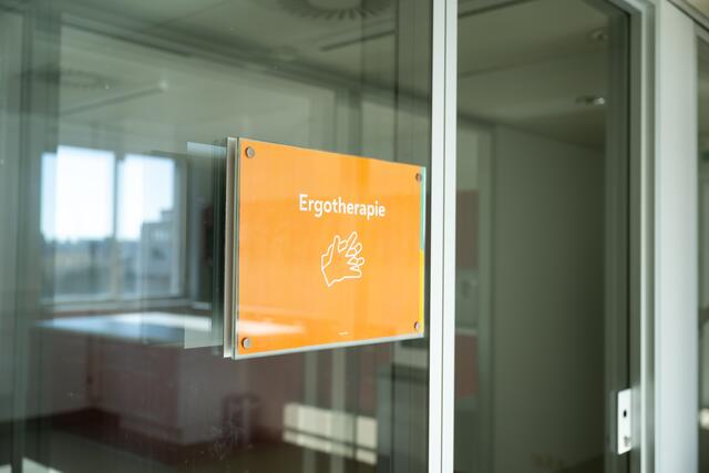 Neben Fachärzten für Kinder- und Jugendpsychiatrie, Pflegekräfte oder Sozialarbeitern sich auch Ergotherapeuten am Ambulatorium in der Lassallestraße tätig.