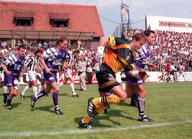Unter Trainer Otto Baric und mit Otto Konrad im Tor war Salzburg in den 1990ern nicht nur in Österreich erfolgreich. | Foto: GEPA
