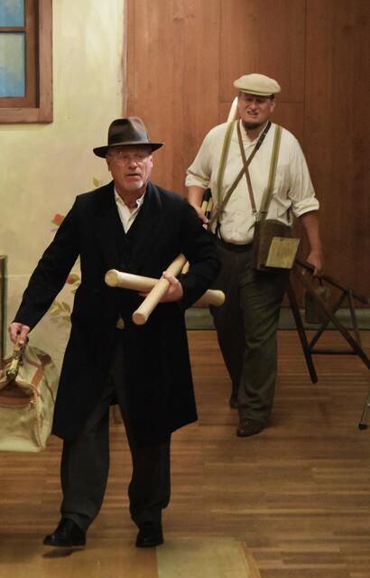 Mappierer (Landvermesser) Günther Aufhammer (vorne) mit Gehilfe (Hannes Exenberger). | Foto: Schwaighofer