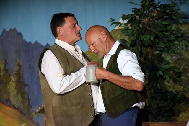 Sebiwirt (Helmut Baumgartner) und Hausl (Norbert Reinstadler. | Foto: Schwaighofer