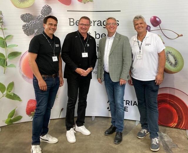 Kai Oliver Antonius (CSO Austria Juice), Franz Ennser (CEO Austria Juice), Alexander Schrötter (WKO Spartengeschäftsführer Industrie), Karl Pöttinger (Plant Manager Austria Juice) | Foto: Austria Juice