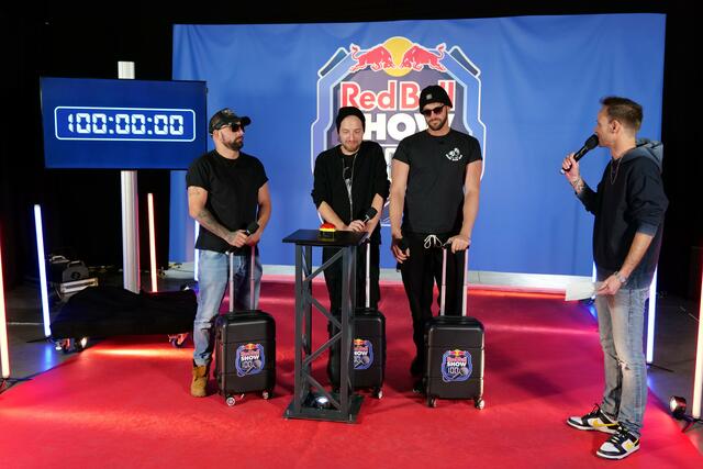Christopher Seiler, Daniel Fellner und Paul Pizzera (v.l.) treten eine besondere Challenge an. Sie haben ab Dienstagnachmittag nur 100 Stunden Zeit, um eine gemeinsame Bühnenshow aufzustellen. | Foto: Max Spitzauer/RMW