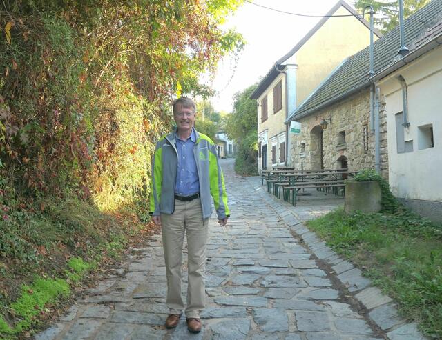 40 Jahre Hochwasserschutzmaßnahmen in Enzersfeld – Christian Amberger besuchte die Schüllerkellergasse und sah sich um. | Foto: Amberger