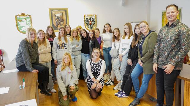 In Judenburg wurde die Bürgermeisterin einen Tag lang von Mädchen und jungen Frauen begleitet. | Foto: Stadtgemeinde Judenburg