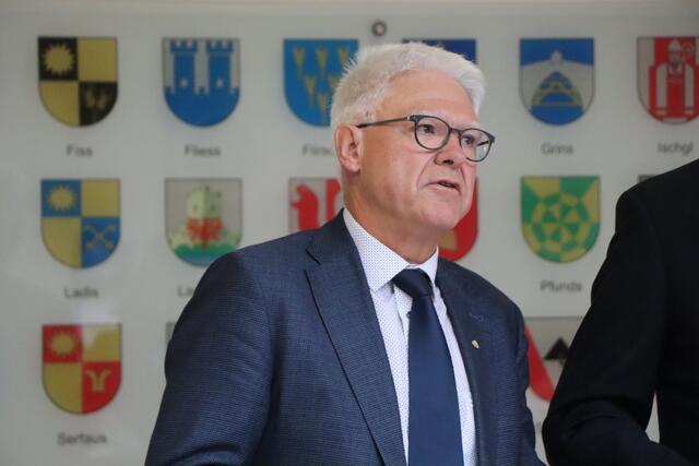  Landecks Bezirkshauptmann Siegmund Geiger erklärte die Bilanz. | Foto: Celina Leitner