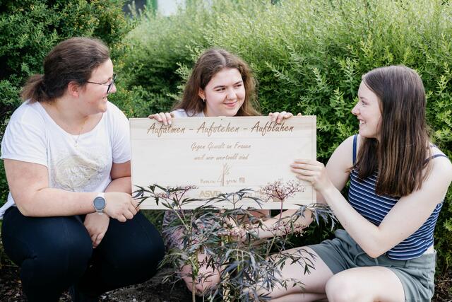 Schülerinnen haben das Projekt „renew4grow“ ins Leben gerufen. Es soll auf die Gewalt gegen Frauen aufmerksam machen. Der ASVÖ Steiermark unterstützt diese Aktion. | Foto: Magdalena Laiminger