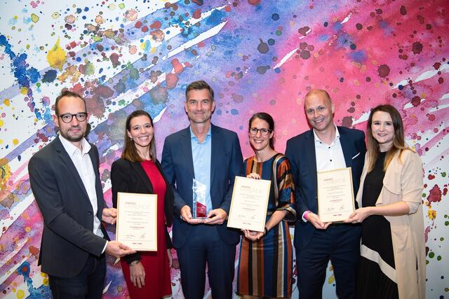 Thomas Tropper (IT Lead Consultant &amp; Solution Architect), Karin Forster (Marketing &amp; Communications Manager), Lukas Keller (Head of Business Development), Anne Marchal (Lead Catalyst für Data Driven Transformation), Robert Kaup (Managing Director) und Isabel Wech (Marketing Lead) von Tietoevry Austria mit dem „eAward 2023“ in der Kategorie „Nachhaltigkeit und smarte Daten“. | Foto: Milena Krobath