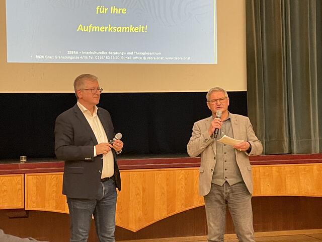 BBU-Chef Andreas Achrainer mit dem Kindberger Bürgermeister Christian Sander bei der Informationsveranstaltung im Volkshaus. | Foto: Hackl