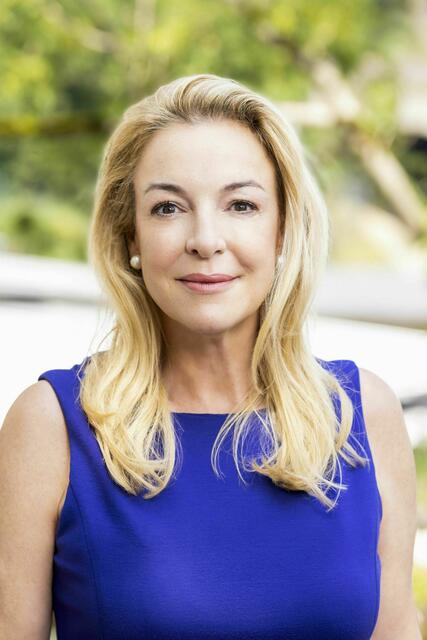 Was macht den Charme der Salzburger Festspiele aus?
"Es ist die Verbindung zwischen höchster Qualität als Schlüssel zum Erfolg auf unseren Bühnen, der Internationalität in der Programmatik, unsere Künstler:innen sowie die Schönheit der Stadt und der umliegenden Berge und Seen", sagt Festspielpräsidentin Kristina Hammer, Salzburger Festspiele | Foto: SF / Erika Mayer