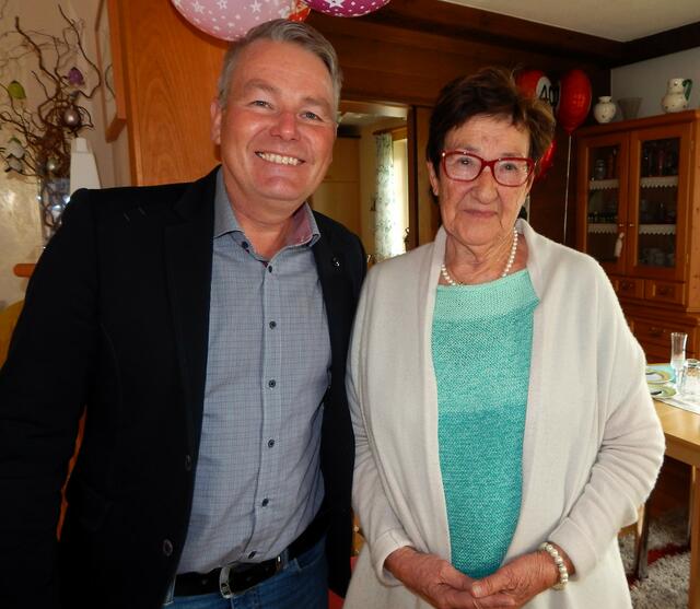 Erich Priewasser mit Gertraud Gattringer. | Foto: Gemeinde Höhnhart