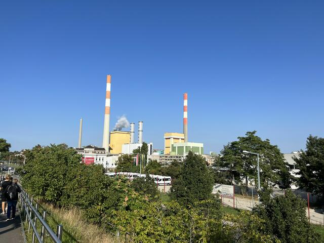 Früher Industriebezirk und auch heute findet sich viel relevante Industrie der Stadt im Bezirk. | Foto: Petra Sturma