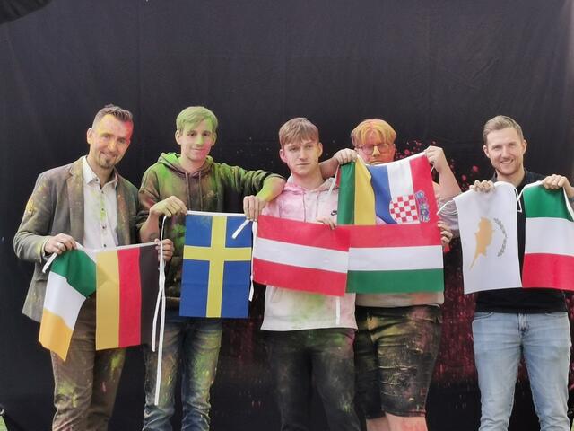 Erasmus-Team (v. l.): Wolfgang Zotter (Erasmus-Koordinator), Daniel Laschat, Laszlo Novotnik, Thomas Kahr und Kevin Schasche  | Foto: Eva Steinhauser
