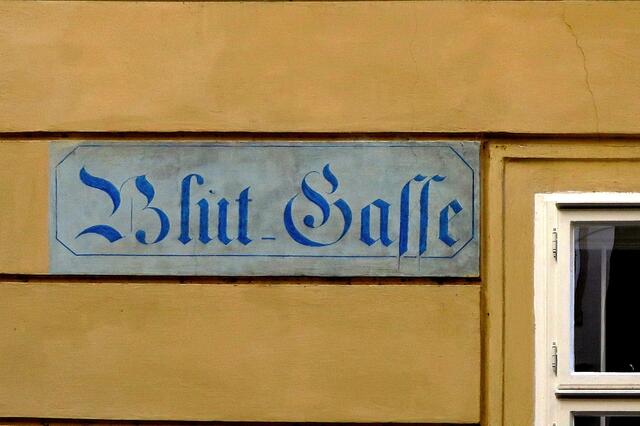 Laut Erzählungen soll es in der Blutgasse bei Nacht spuken. 