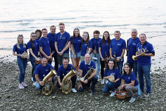 Am Samstagabend wurde am Strand von Ankaran, Slowenien gemeinsam musiziert. | Foto: Musikverein Mischendorf