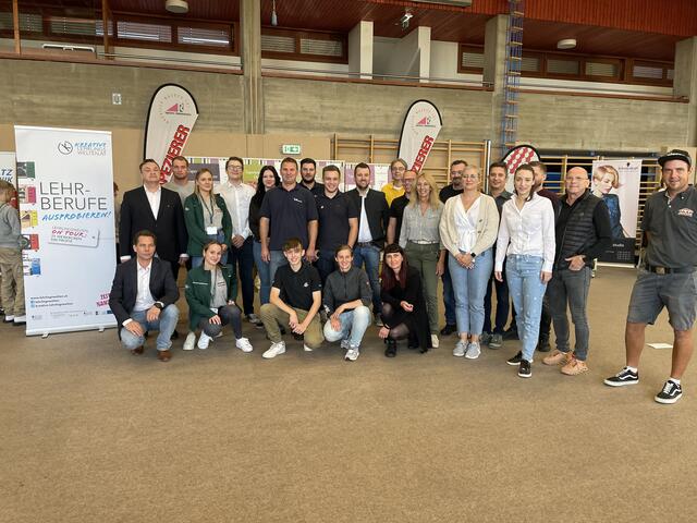Bei den "kreativen Lehrlingswelten" in Friedberg präsentierten sich 15 Betriebe vor Ort.  | Foto: Reinhard Posch