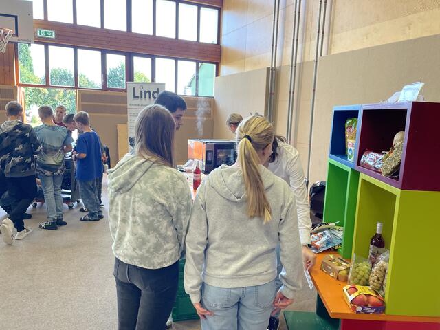 Insgesamt 15 Miniwerkstätten wurden aufgebaut. | Foto: Reinhard Posch