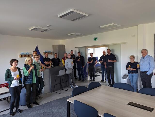 Das Team der PUMPENoase feierte den Tag danach in der Firma | Foto: PUMPENoase