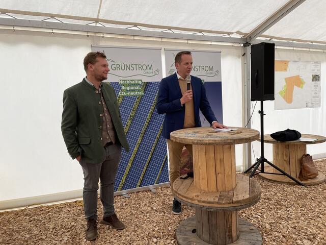 Von der visionären Idee bis zur tatsächlichen Idee sei es ein weiter Weg gewesen, führen die beiden Geschäftsführer der Grünstrom GmbH Josef Maier (re.) und Michael Hainzl aus. | Foto: RegionalMedien Steiermark