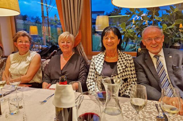 Gemütliche Runde mit Erika Berger, Hildegard Kutner, Gerti Siegele und Hans Kutner. | Foto: KC