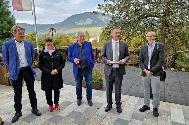 Vize-Bgm. Peter Wallner, Johanna Ruetz, Pepi Stöckl (beide KC Landeck-Imst), Balthasar Rass (KC Kitzbühel) und Gärtner Richard Eiterer (KC Landeck-Imst). | Foto: KC