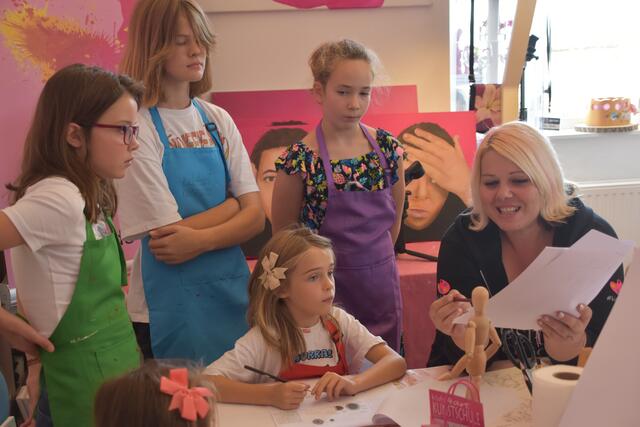 Kinder und Jugendliche von sechs bis 18 Jahren kommen in den Kursen von Corinna Trichtl zum Malen und Zeichnen zusammen. 