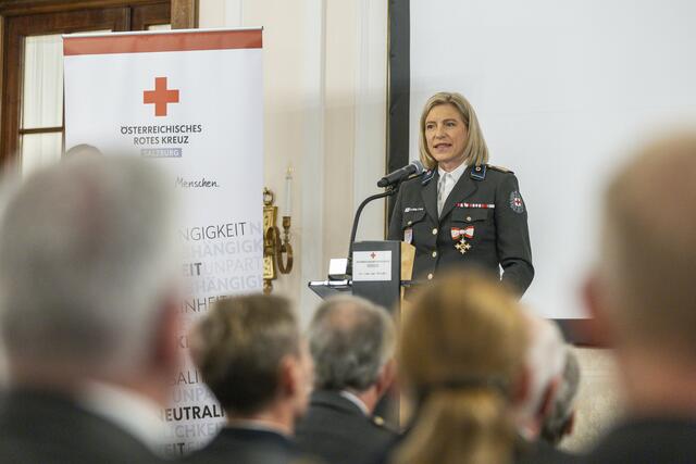 Landesgeschäftsführerin Tischler begrüßt die Gäste. | Foto: Rotes Kreuz Salzburg Rohrer Wildbild